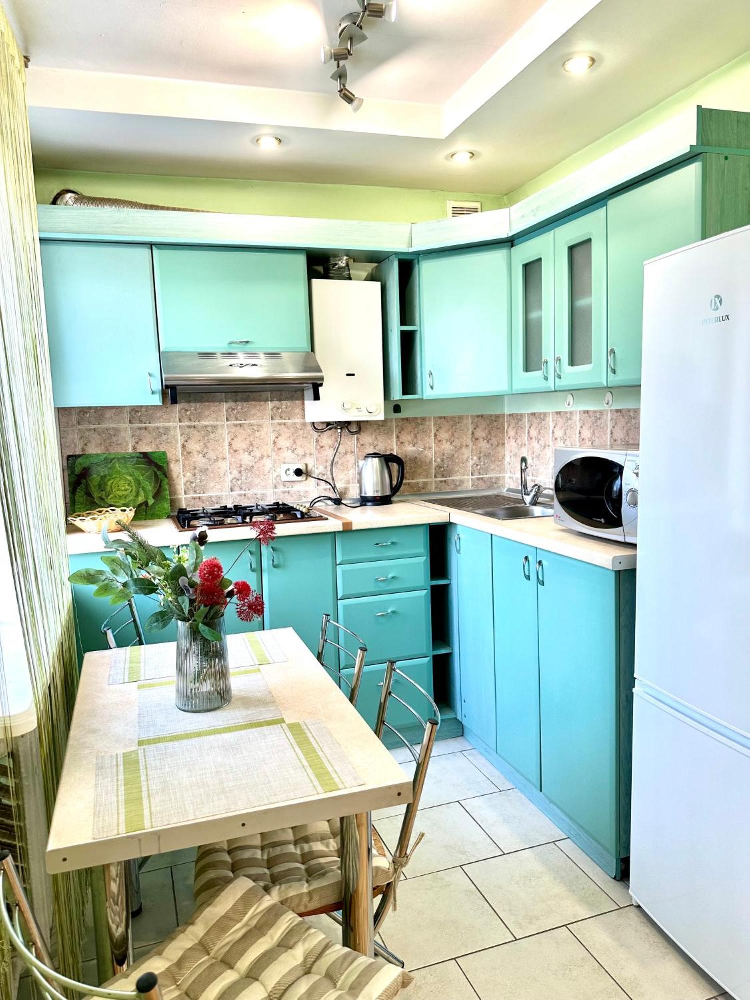 Apartments In The City Centre, Near A Park 리우네 외부 사진